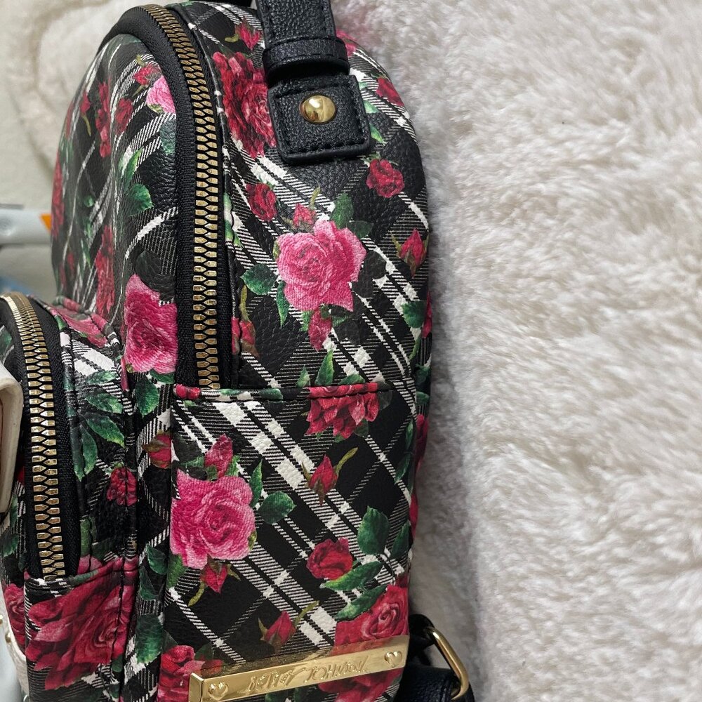Betsy Johnson Blk/Wht Plaid w/Red Roses Dog Face Mini Backpack w/Card Case - Picture 4 of 13